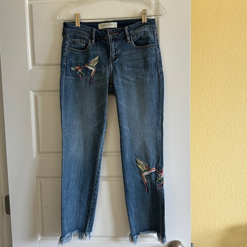 Embroidered Cropped Jeans
